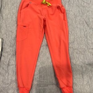 Figs scrubs joggers in size M